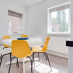 Pass The Keys Lovely 3 Bedroom Golf Club And Parking Manchester
