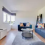 Pass The Keys Lovely 3 Bedroom Golf Club And Parking Manchester