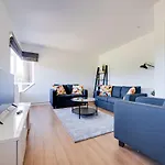 Casa de Férias Pass The Keys Lovely 3 Bedroom Golf Club And Parking Manchester