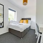 Pass The Keys Lovely 3 Bedroom Golf Club And Parking Manchester