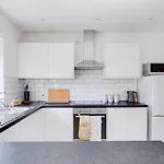 Pass The Keys Lovely 3 Bedroom Golf Club And Parking Holiday home Manchester