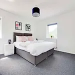 Pass The Keys Lovely 3 Bedroom Golf Club And Parking