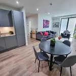 4 Bed Townhouse Free Parking Piccadilly *