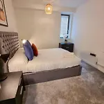 4 Bed Townhouse Free Parking Piccadilly *