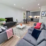 4 Bed Townhouse Free Parking Piccadilly