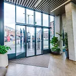 Hilltop Serviced - Deansgate Apartment *