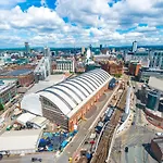 Hilltop Serviced - Deansgate Apartment