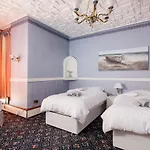 Beautiful 'mayfield' With Private Pool! Holiday home