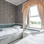 Beautiful 'mayfield' With Private Pool! Holiday home Manchester