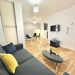 Daire Lovely 2 - Bedroom In Centre