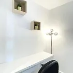 Centre, Floor Apartment, Two Balconies マンチェスター