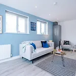 The Ecclesian - Upscale Near Trafford Centre & Eccles Train Station *