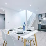 アパート The Ecclesian - Upscale Near Trafford Centre & Eccles Train Station *