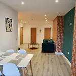 The Ecclesian - Upscale Near Trafford Centre & Eccles Train Station マンチェスター
