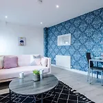 The Ecclesian - Upscale Near Trafford Centre & Eccles Train Station マンチェスター