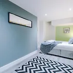 The Ecclesian - Upscale Near Trafford Centre & Eccles Train Station アパート