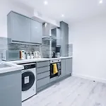 The Ecclesian - Upscale Near Trafford Centre & Eccles Train Station * マンチェスター
