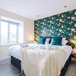 アパート The Ecclesian - Upscale Near Trafford Centre & Eccles Train Station マンチェスター