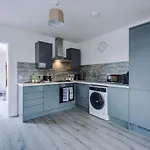 The Ecclesian - Upscale Near Trafford Centre & Eccles Train Station *