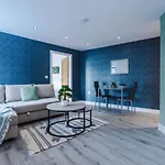 The Ecclesian - Upscale Near Trafford Centre & Eccles Train Station *