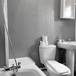 Adorable 2 Bed House Ideal For Family Of Four *