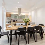 Pillo - Spacious 4 Bedroom Detached House Close To Heaton Park Manchester