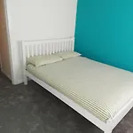 Entire 2 Bedroom House - Dom wakacyjny *