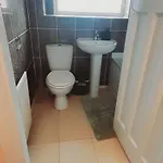 Dom wakacyjny Entire 2 Bedroom House - *