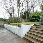 Pillo - Spacious 4 Bedroom Detached House Close To Heaton Park Feriehus *