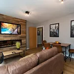 High Street Town House 4*
