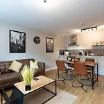 High Street Town House 4*