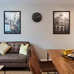 Aparthotel High Street Town House