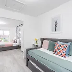 4 Bedroom, 3 Bathroom Walking Distance To Centre Ferienhaus Manchester