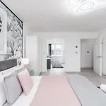 4 Bedroom, 3 Bathroom Walking Distance To Centre Manchester