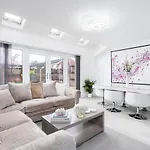 Ferienhaus 4 Bedroom, 3 Bathroom Walking Distance To Centre