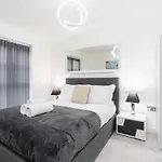 4 Bedroom, 3 Bathroom Walking Distance To Centre Ferienhaus Manchester