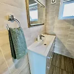 Allenby Walk Private In A 4 Bed Shared House Ubytování v soukromí