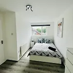 Allenby Walk Private In A 4 Bed Shared House Manchester