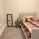 Newly Refurbished 2- Bed Stylish * Manchester