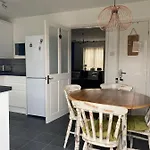 Feriehus 2 Bedroom House With Garden