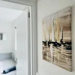 Allenby Walk Private In A 4 Bed Shared House *