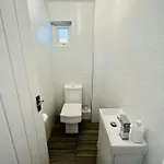 Allenby Walk Private In A 4 Bed Shared House * Manchester