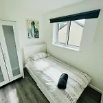 Allenby Walk Private In A 4 Bed Shared House