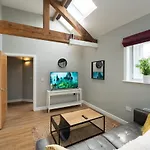High Street Town House 4*
