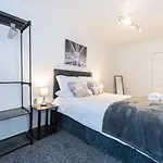 Flat In Greater * Manchester