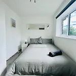 Allenby Walk Private In A 4 Bed Shared House Manchester