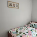 Newly Refurbished 2- Bed Stylish Manchester