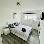 Ubytování v soukromí Allenby Walk Private In A 4 Bed Shared House *
