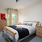 Daire Brimmond Homes - Nr To Univ, Hospitals, O2 Apollo, Plab & 7 Mins To Centre - Stylish, Modern & Secure 2 Bed, 2 Bath With Allocated Free Parking Manchester