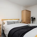 Daire Brimmond Homes - Nr To Univ, Hospitals, O2 Apollo, Plab & 7 Mins To Centre - Stylish, Modern & Secure 2 Bed, 2 Bath With Allocated Free Parking *